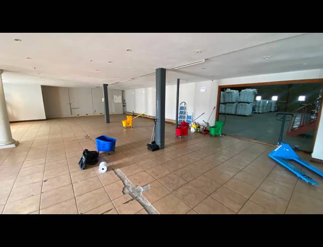 724M² WAREHOUSE TO LET IN ROOIHUISKRAAL